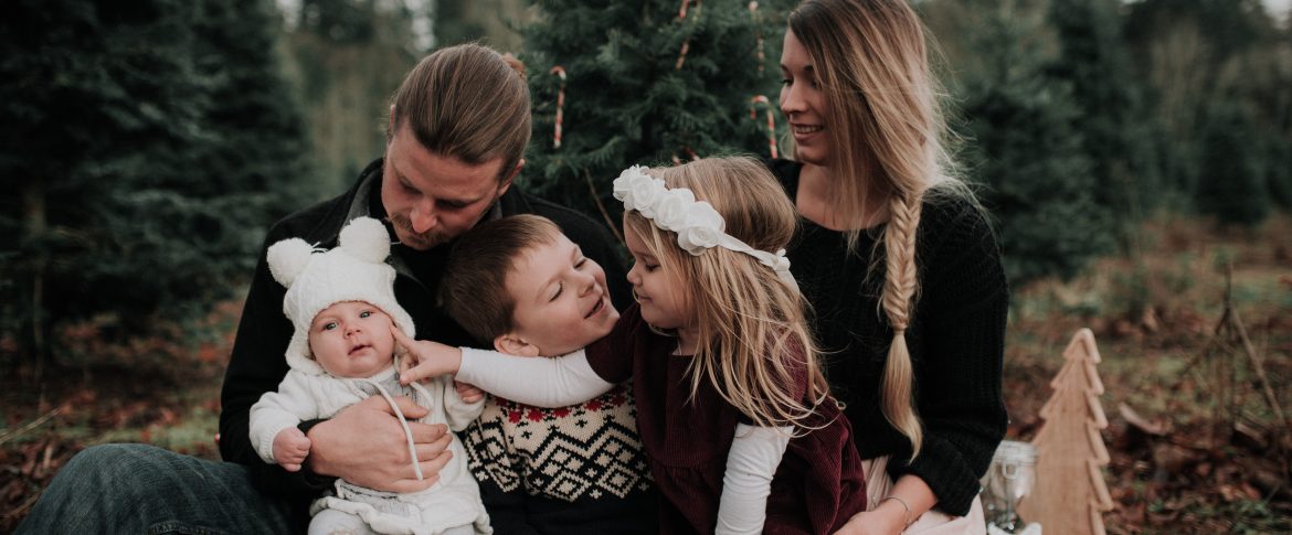 Christmas themed holiday Family Photos with kids