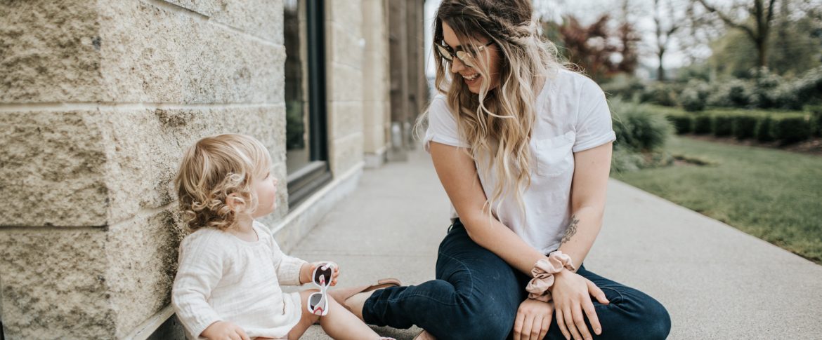 Summer Bucket List and Summer Bag Checklist including Women's sunglasses