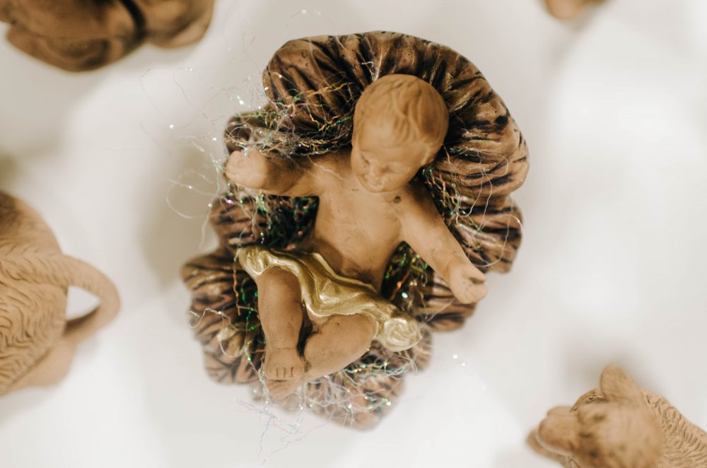 10 Holiday Decor Items to Purchase Thrifted & $500 Giveaway