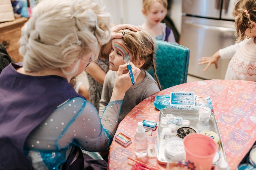 Frozen Themed Birthday Party Decorations and Ideas