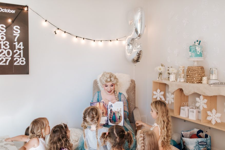 Frozen Themed Birthday Party Decorations and Ideas