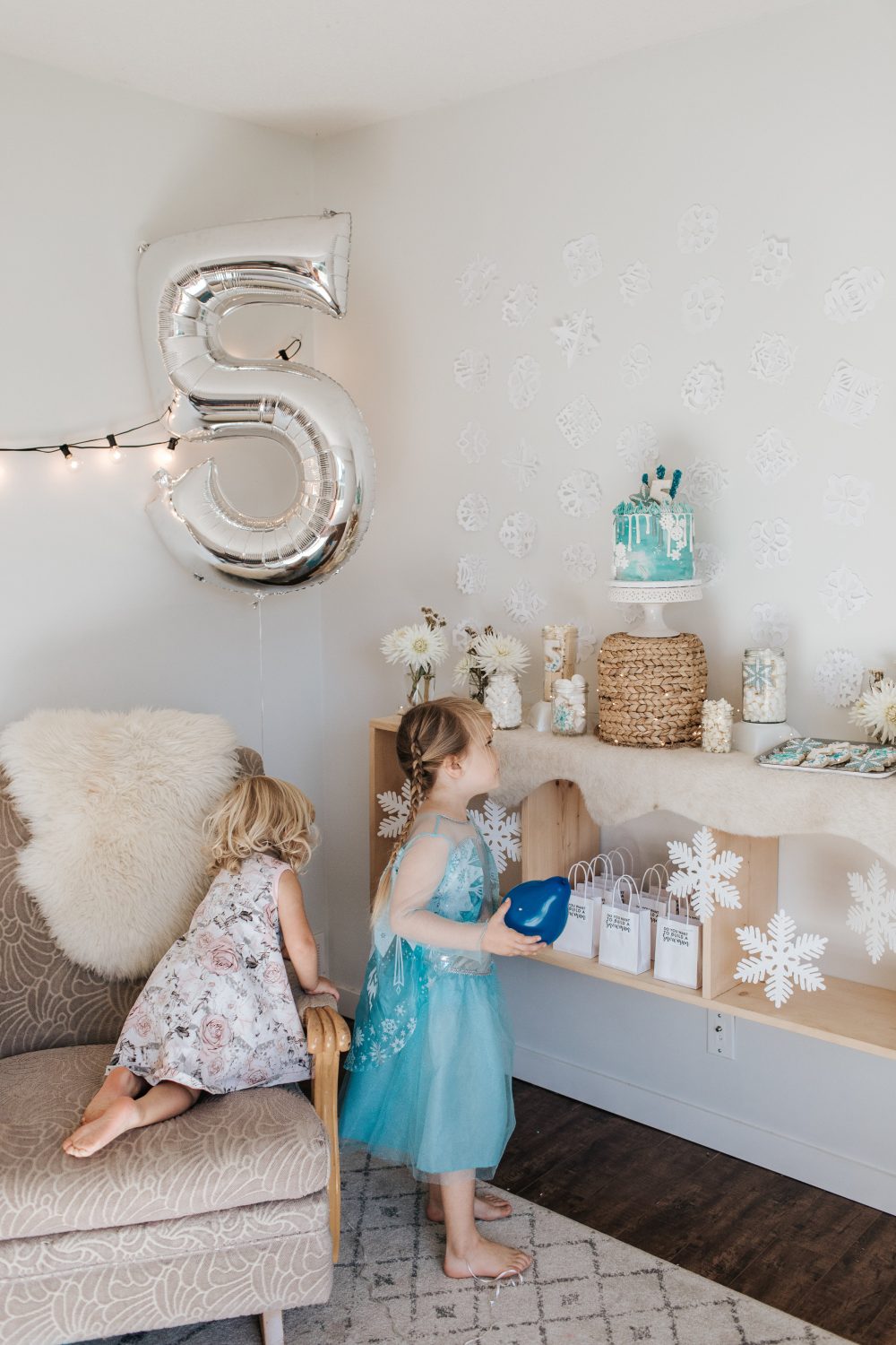 Frozen Themed Birthday Party Decorations and Ideas