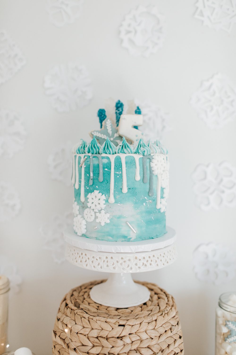 Frozen Themed Birthday Party Decorations and Ideas