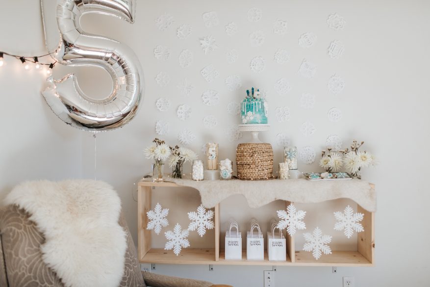 Frozen Themed Birthday Party Decorations and Ideas