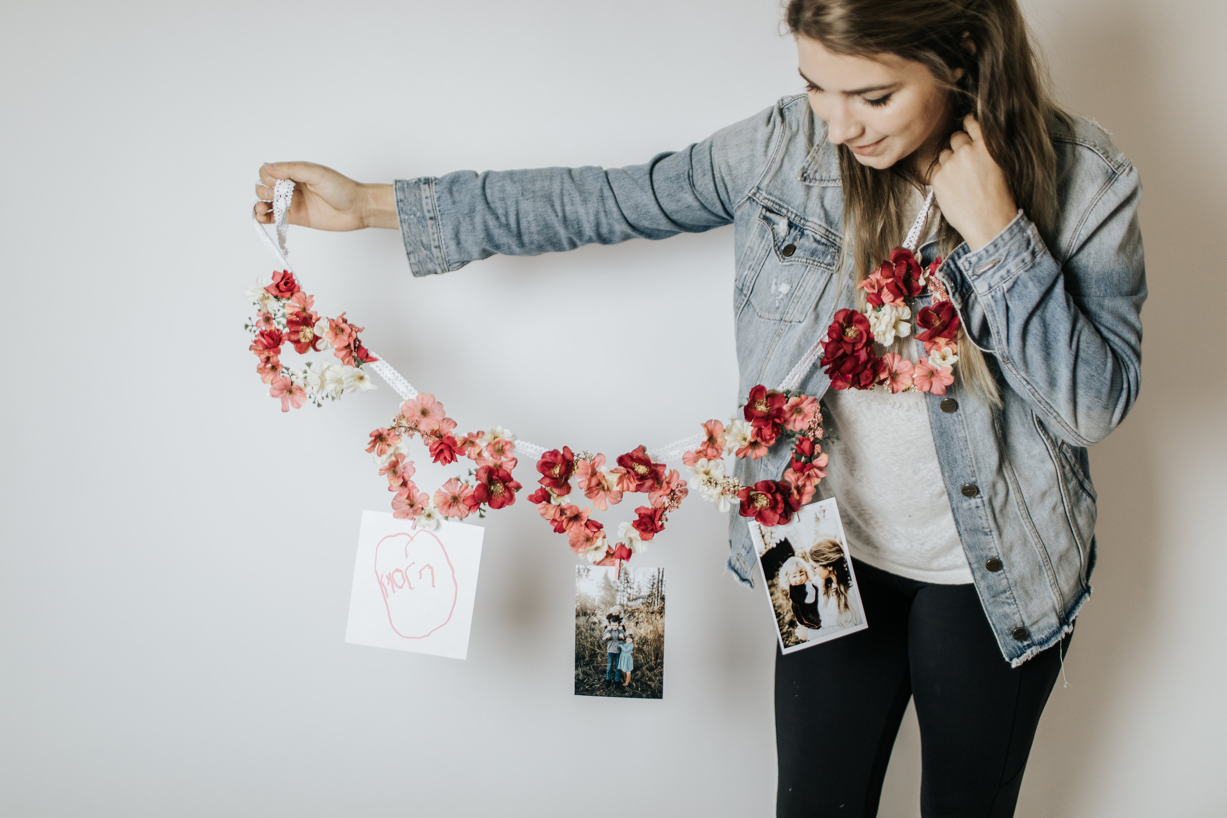 Instructions and Supplied for how to make a faux heart shaped garland using popsicles
