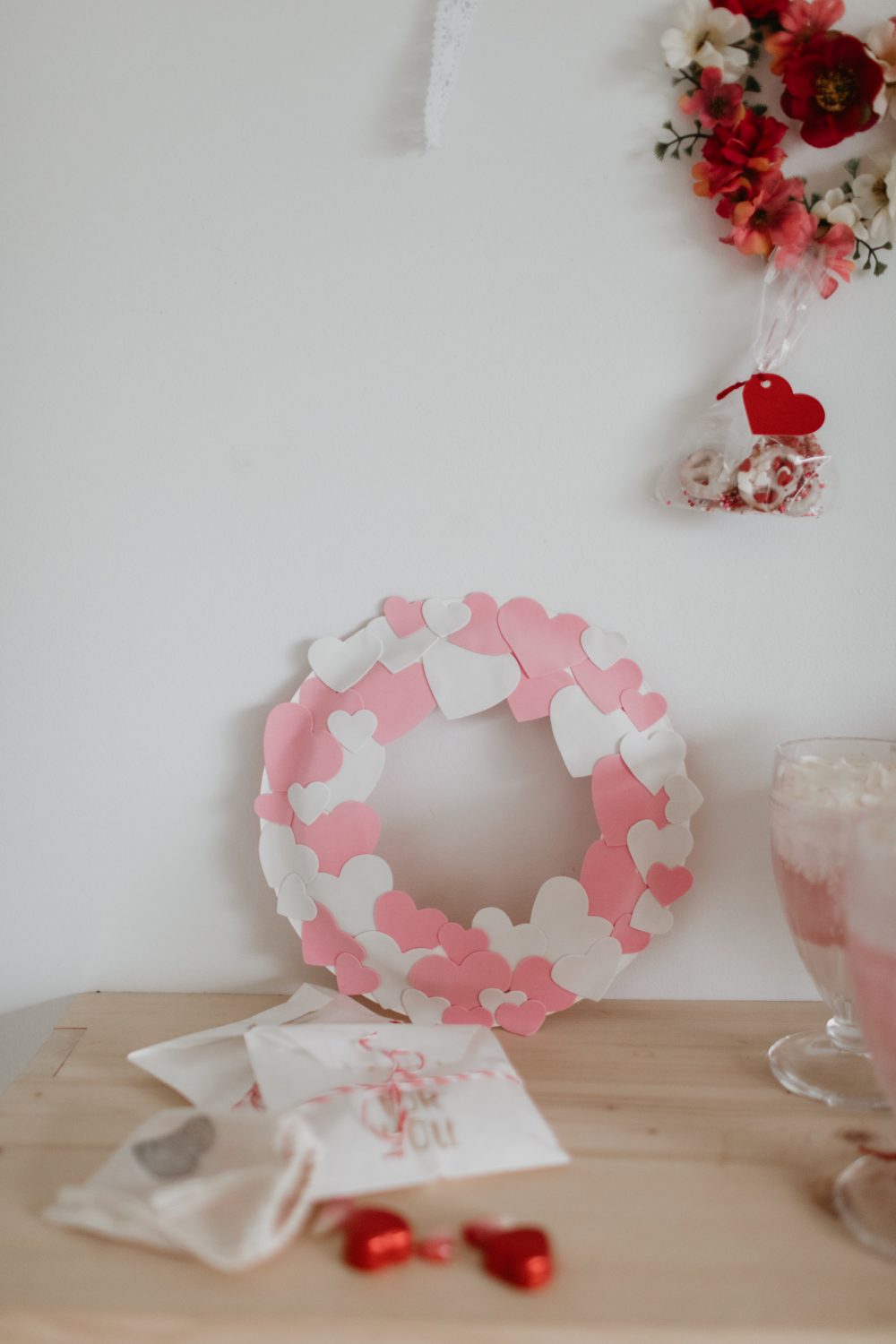10 Party Decorations and Valentine's Food Ideas // Chocolate heart strawberries, vegan cookies, chocolate sprinkle popcorn, valentines treat bags, flavoured irish soda recipe and floral heart garland