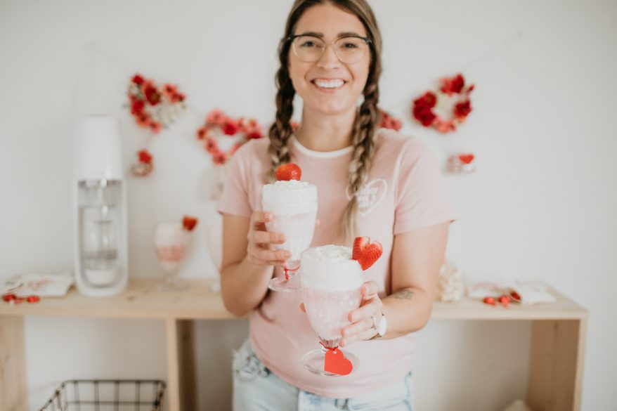 10 Party Decorations and Valentine's Food Ideas // Chocolate heart strawberries, vegan cookies, chocolate sprinkle popcorn, valentines treat bags, flavoured irish soda recipe and floral heart garland