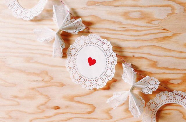 x and o vanlentines day doily garland