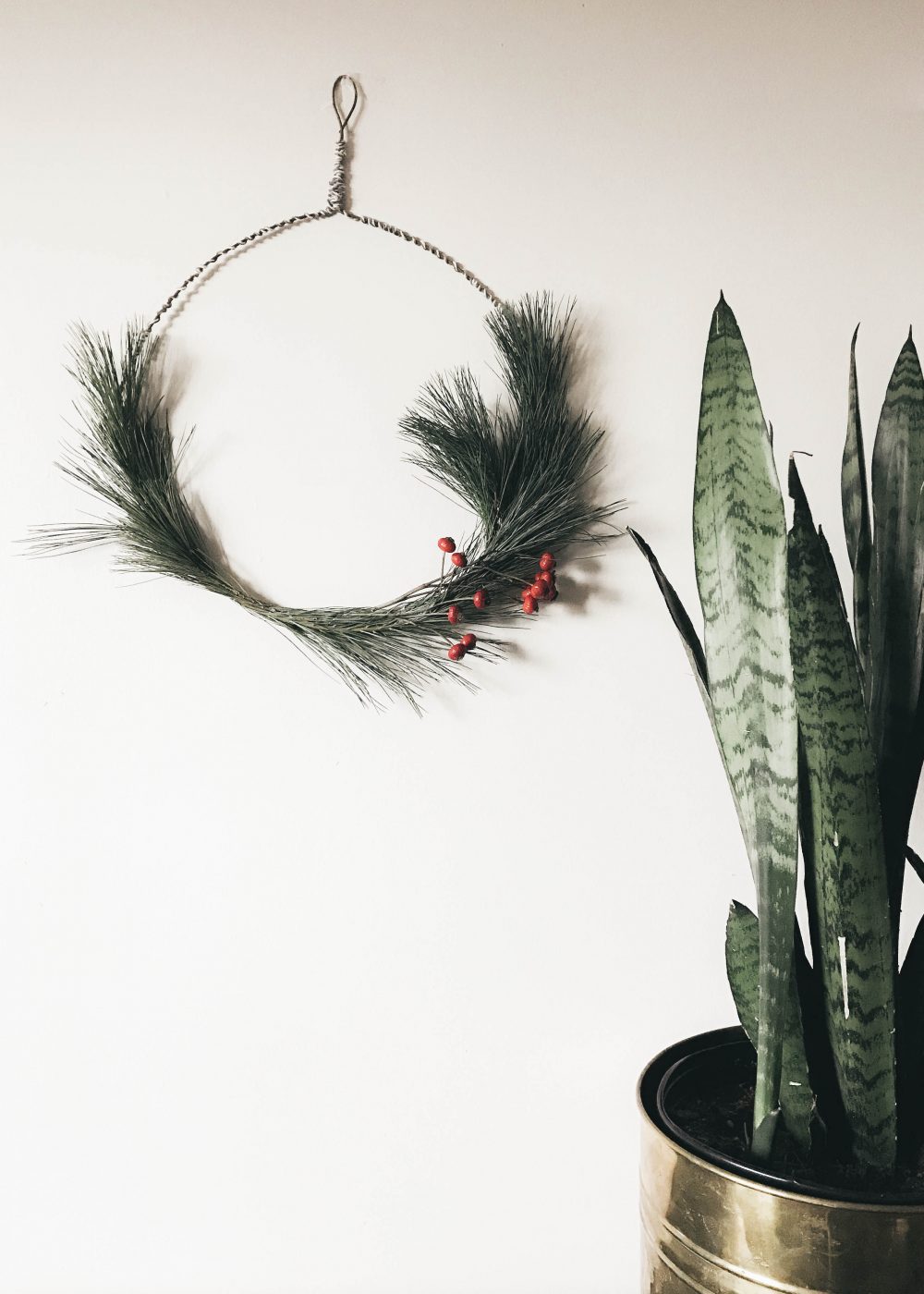 DIY Easy and Simple Holiday Christmas Wreath
