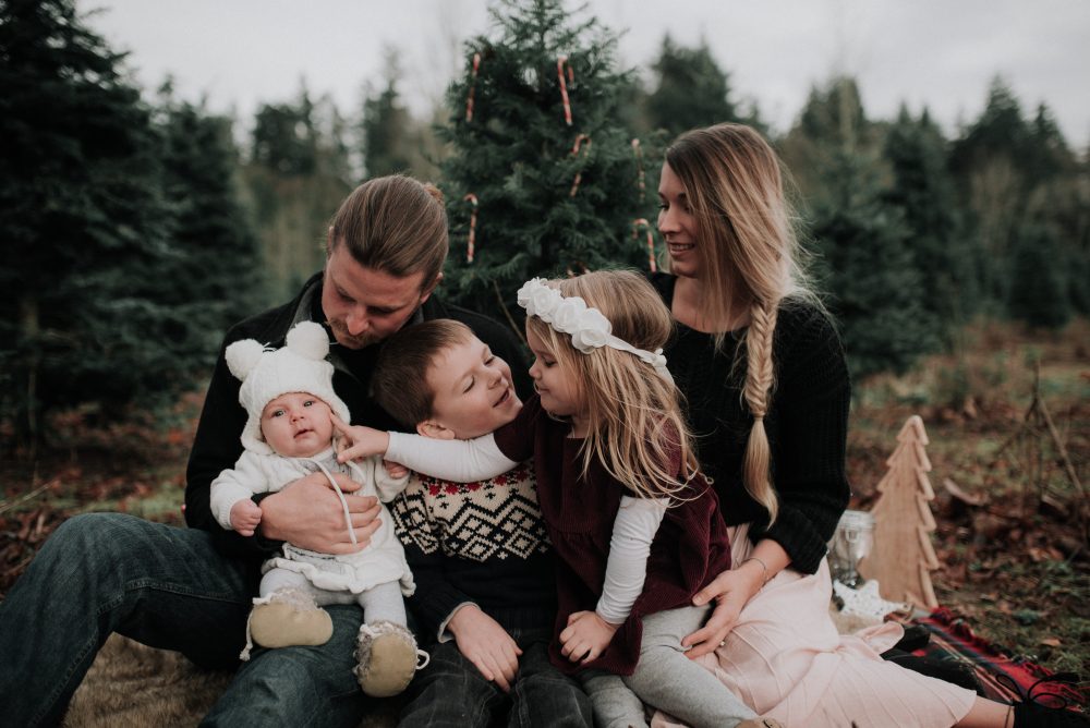 Christmas themed holiday Family Photos with kids
