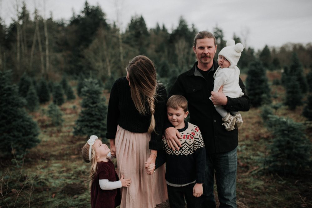 Christmas themed holiday Family Photos with kids