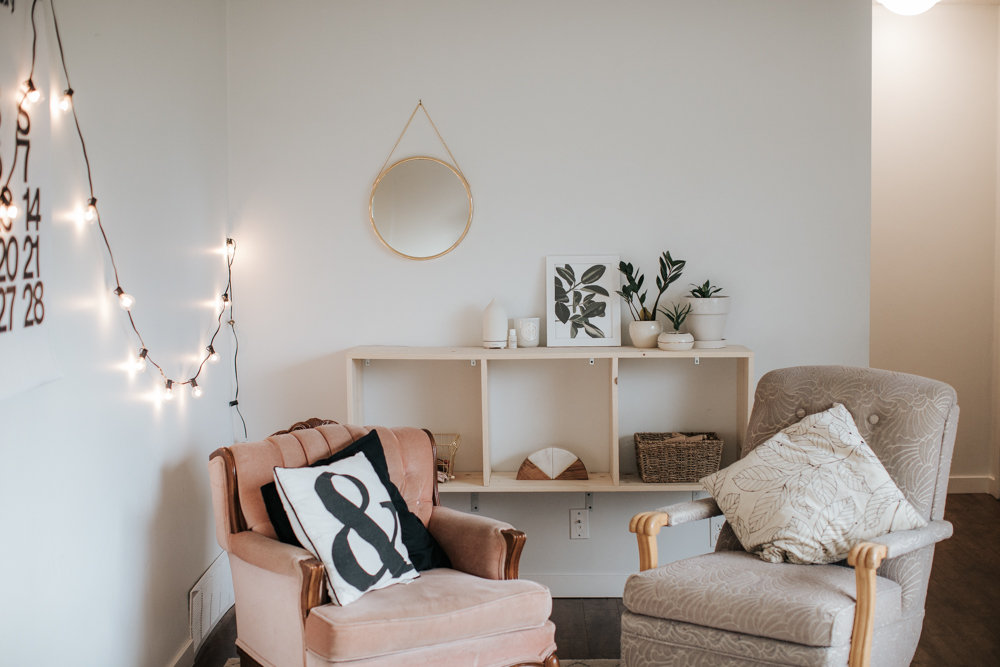Creating More Space in a Small Living Area | Tips to Open up your Small Space // Photo By Julie Christine Photography